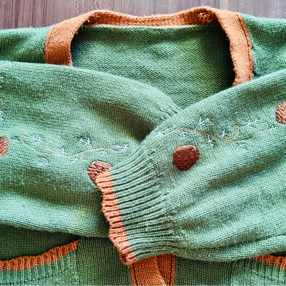 Unbranded Sz L Green and Brown Women's Cardigan with Embroidered Fox Design - Picture 2 of 10